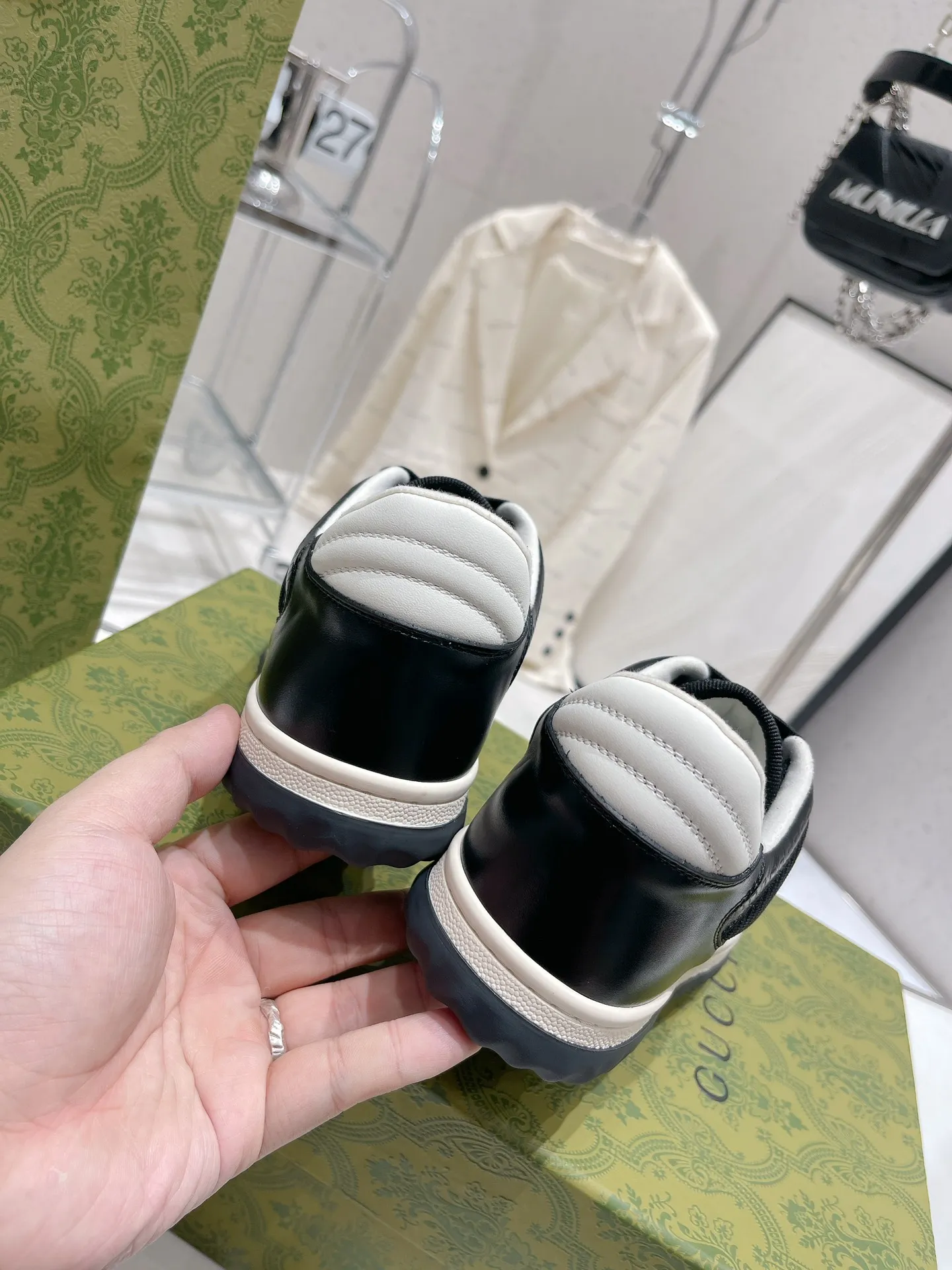 👟👟Ex-factory price 520👟👟 Gucci Gucci 2023 latest hot model MAC80 sneakers, couple style, casual, retro, old, dirty shoes, small dirty shoes, white shoes, original purchase, development, production, Gucci MAC80 new hot model series. The exquisite and compact interlocking double G logo romantically interprets the aesthetic concept of this series. Made of off-white leather, retro inspiration is cleverly integrated into the design of sports shoes, reinterpreting the brand logo. Fabric: Original custom imported first-layer cowhide. Lining: Original custom imported breathable mesh. Outsole: Original molded two-color TPU outsole. Sole thickness: 3CM. Size: Women's 35-40 / Men's 39-45.